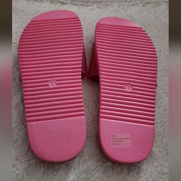 NEW IN BOX! BEBE TRANSLUCENT SLIDE SANDAL IN HOT PINK MULTI ~ SIZE 7 - Picture 3 of 6